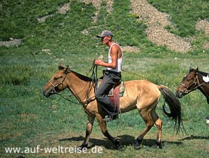 Gorki-Tereldsh, Nationalpark, Mongolei, Zentralasien, Chentij-Gebirge, Nomaden, Steppe, Grassteppe, Berge, Reiter, Pferd, reiten