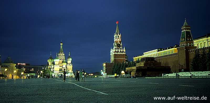 Russland, Moskau, Kreml, Roter Platz,Basilius, Kathedrale, russisch, orthodox, Kirche, Platz, Spasskij Turm, Nacht, Himmel, blau